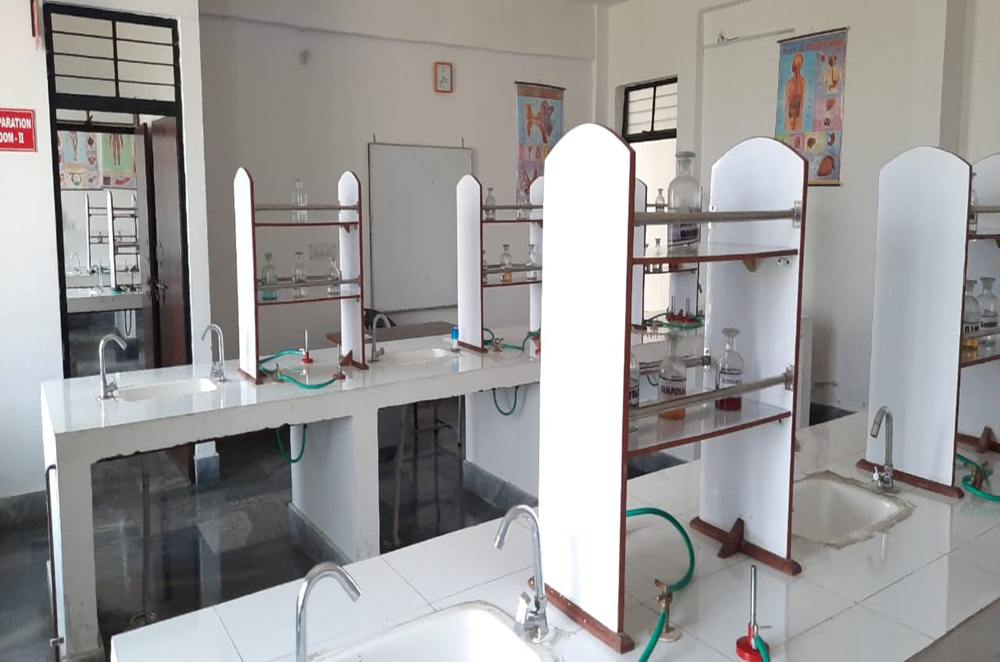 Pharmaceutical Chemistry Lab 