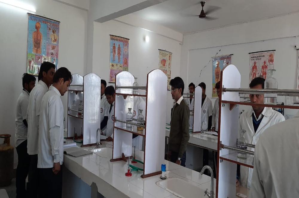 Pharmaceutical Chemistry Lab