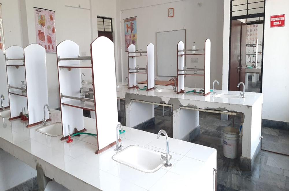 Pharmaceutical Chemistry Lab