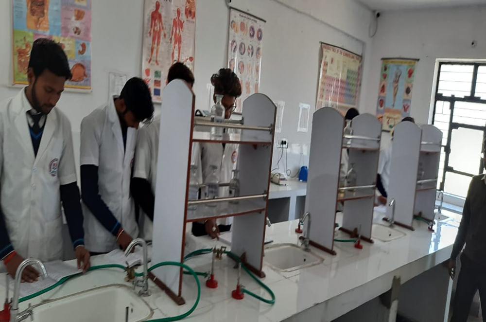 Pharmaceutical Chemistry Lab